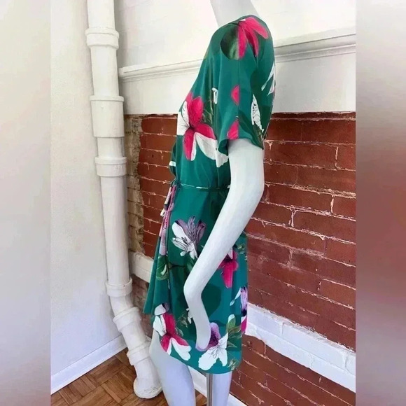 Aritzia Babaton Wallace Dress Emerald Floral Wrap Dress  Tropical Knee Length - Picture 7 of 13